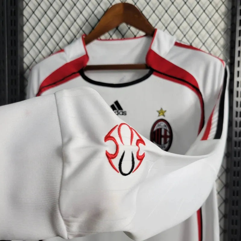 Camisa AC Milan Away Retrô 2006/07 - Torcedor Masculina Branca Manga Longa - Camisa de Time Oficial - Buyit