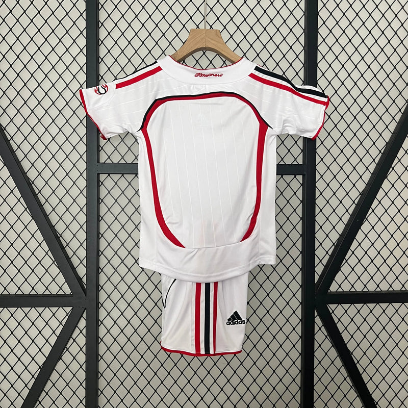 Camisa Ac Milan Retrô Away 2006/07 - Torcedor Infantil Branca - Camisa de Time Oficial - Buyit