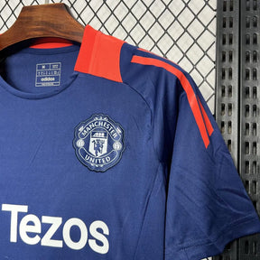 Camisa Manchester United Treino 24/25 - Torcedor Masculina Azul Escuro - Camisa de Time Oficial - Buyit