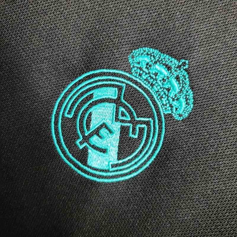 Camisa Real Madrid Away Retrô 2017/18 - Torcedor Masculina Preta e Azul Manga Longa - Camisa de Time Oficial - Buyit