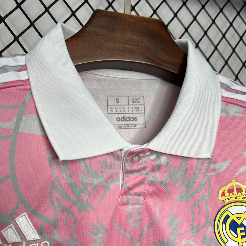 Camisa Real Madrid Hello Kitty Dragão Chinês 24/25 - Torcedor Masculina Rosa - Camisa de Time Oficial - Buyit