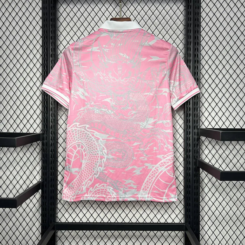 Camisa Real Madrid Hello Kitty Dragão Chinês 24/25 - Torcedor Masculina Rosa - Camisa de Time Oficial - Buyit