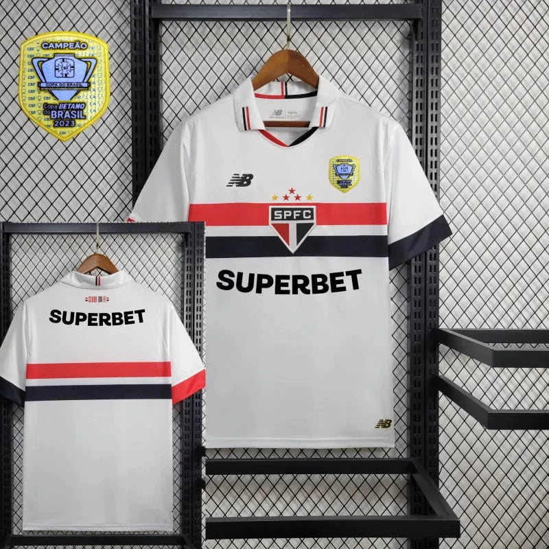 Camisa São Paulo Home 24/25 - Torcedor Masculina New Balance Branca + Patch Copa do Brasil + Patrocínios - Camisa de Time Oficial - Buyit