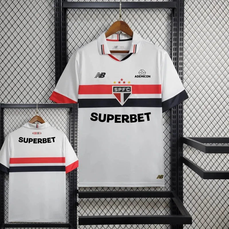 Camisa São Paulo Home 24/25 - Torcedor Masculina New Balance Branca + Patch Copa do Brasil + Patrocínios - Camisa de Time Oficial - Buyit