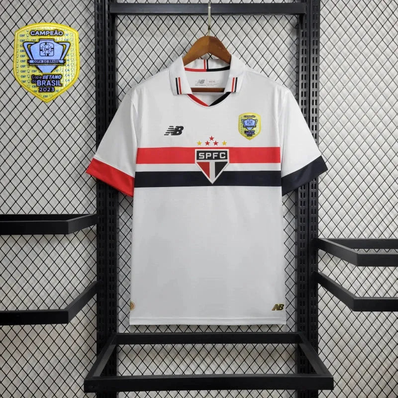 Camisa São Paulo Home 24/25 - Torcedor Masculina New Balance Branca + Patch Copa do Brasil + Patrocínios - Camisa de Time Oficial - Buyit